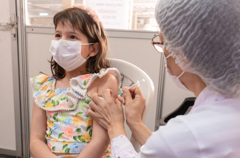 SUS vacina mais de 1 milhão de crianças com Pneumo 20