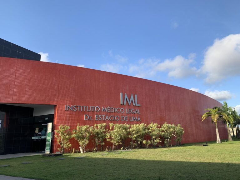 Homem é achado morto em apartamento na Ponta Verde