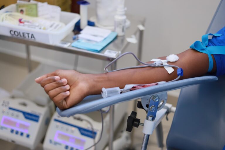 Hemoal dispõe de apenas 27,71% do estoque mínimo necessário e apela por doações de sangue