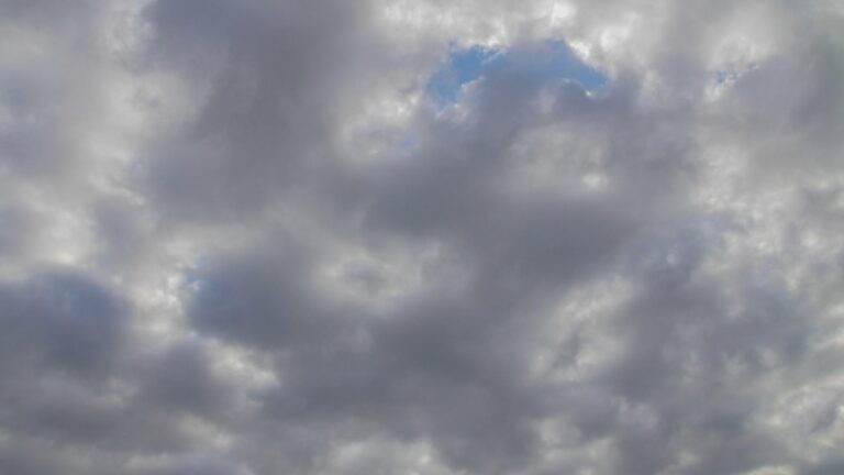 Fim de semana em Alagoas será de tempo nublado e chuvas passageiras