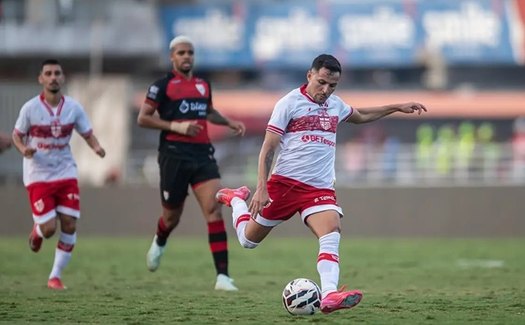 CRB vence de virada o Atlético-GO no Rei Pelé
