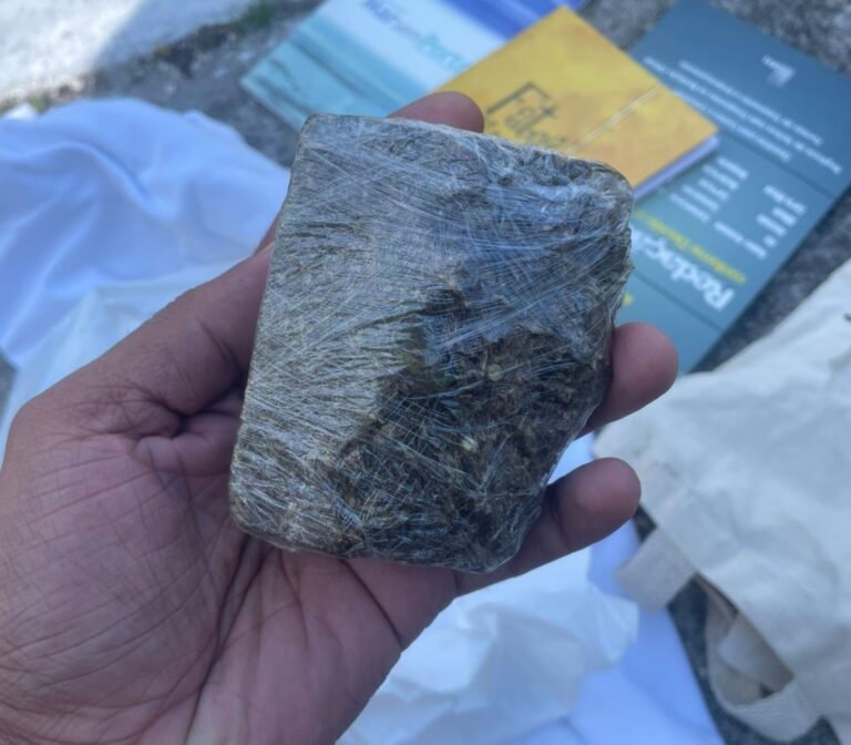 Entregador por aplicativo desconfia de encomenda e ajuda Ronda no Bairro a prender suspeito com droga na Jatiúca