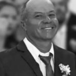 Pai de secretária morre após carreta cair em açude em Junqueiro