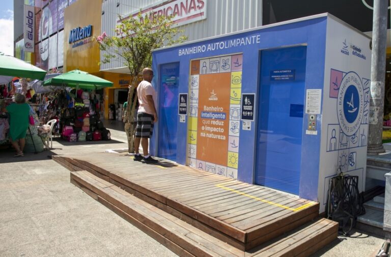 Prefeitura de Maceió instala banheiros autolimpantes pela cidade