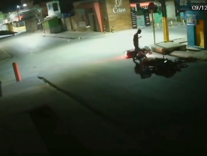 Motociclistas colidem em cruzamento em São Luís do Quitunde