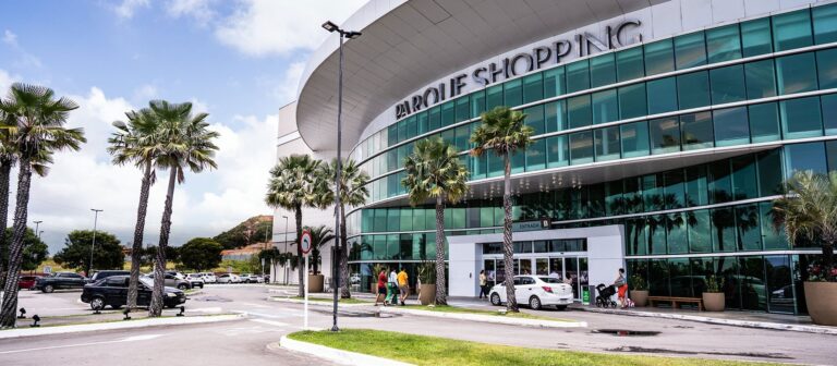 Shoppings em Maceió prolongam o horário nesta terça-feira (23)