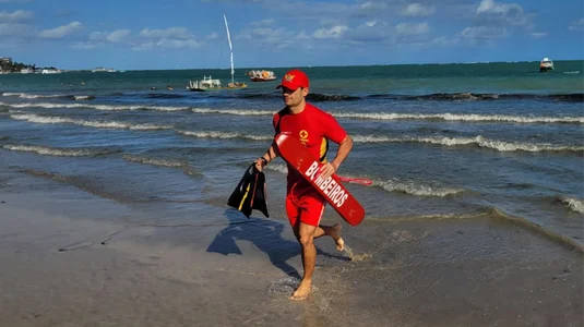 Corpo de homem é resgatado no mar da Praia de Ipioca