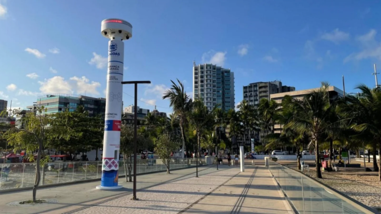 Justiça reconhece competência do Estado e veta atos da Prefeitura de Maceió contra totens de segurança