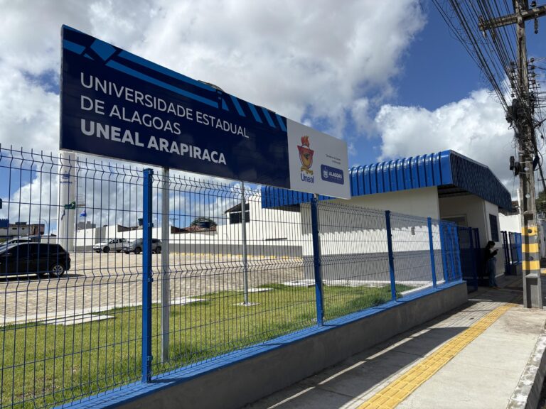 Uneal divulga resultado final do concurso para docente