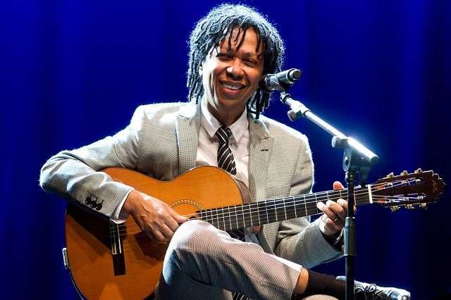Ídolo da MPB, Djavan completa 77 anos