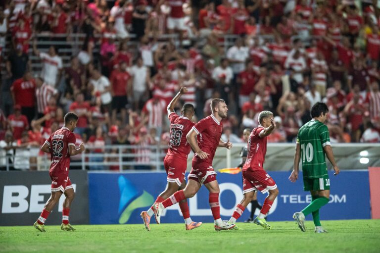 CRB vence Murici de virada com dois gols de Mikael