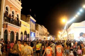 Jaraguá Folia reúne famílias no Carnaval em Maceió