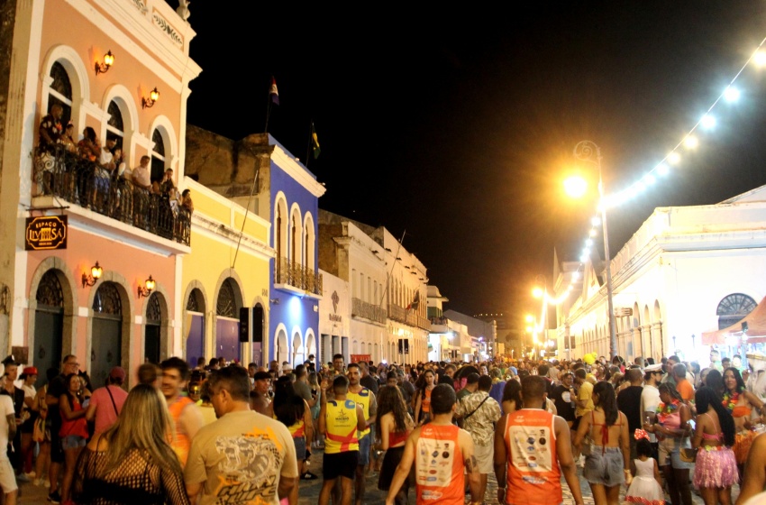 Jaraguá Folia reúne famílias no Carnaval em Maceió