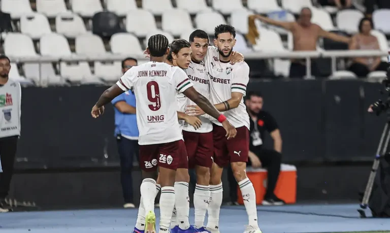 Fluminense vence o Vasco e sai em vantagem por vaga na final do Carioca; Fernando Diniz é demitido
