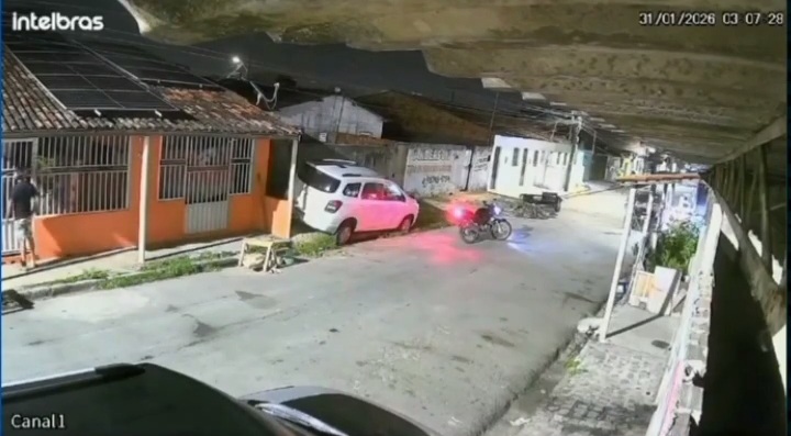 Homem com tornozeleira tenta furtar casas e carros em Rio Largo