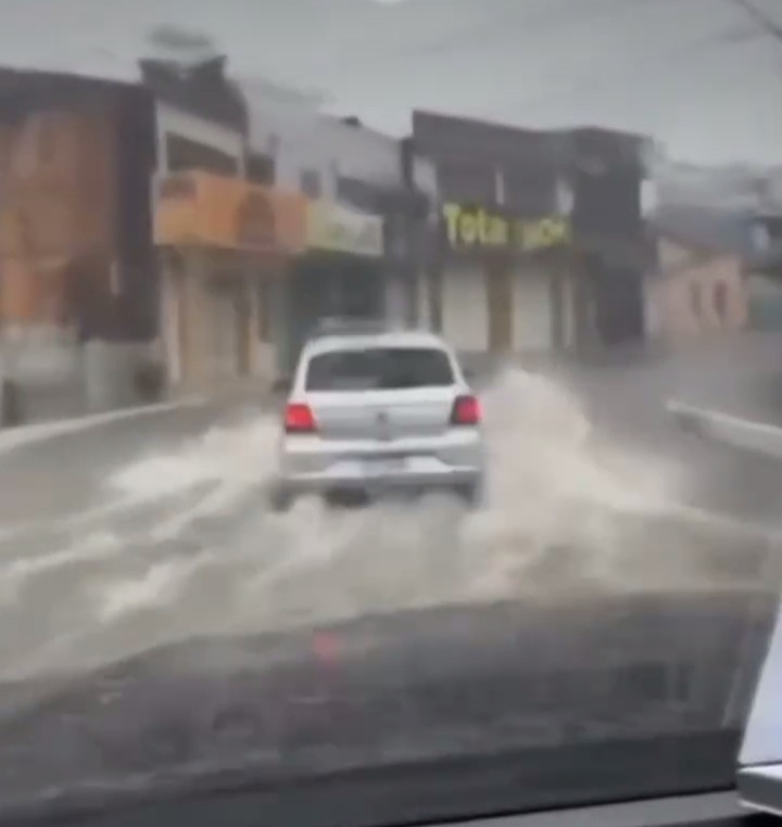 Chuvas provocam transtornos em várias cidades de Alagoas