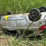 Mulher fica ferida após carro cair em ribanceira em Matriz de Camaragibe