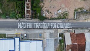 População dos Flexais denuncia violações de direitos através de mensagens pintadas