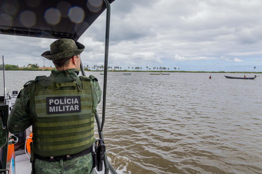 Polícia flagra pesca predatória na Lagoa Manguaba