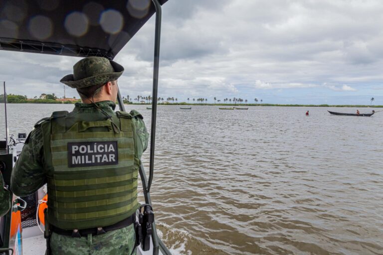 Polícia flagra pesca predatória na Lagoa Manguaba
