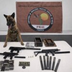 Polícia apreende metralhadoras e drogas em ônibus interestadual