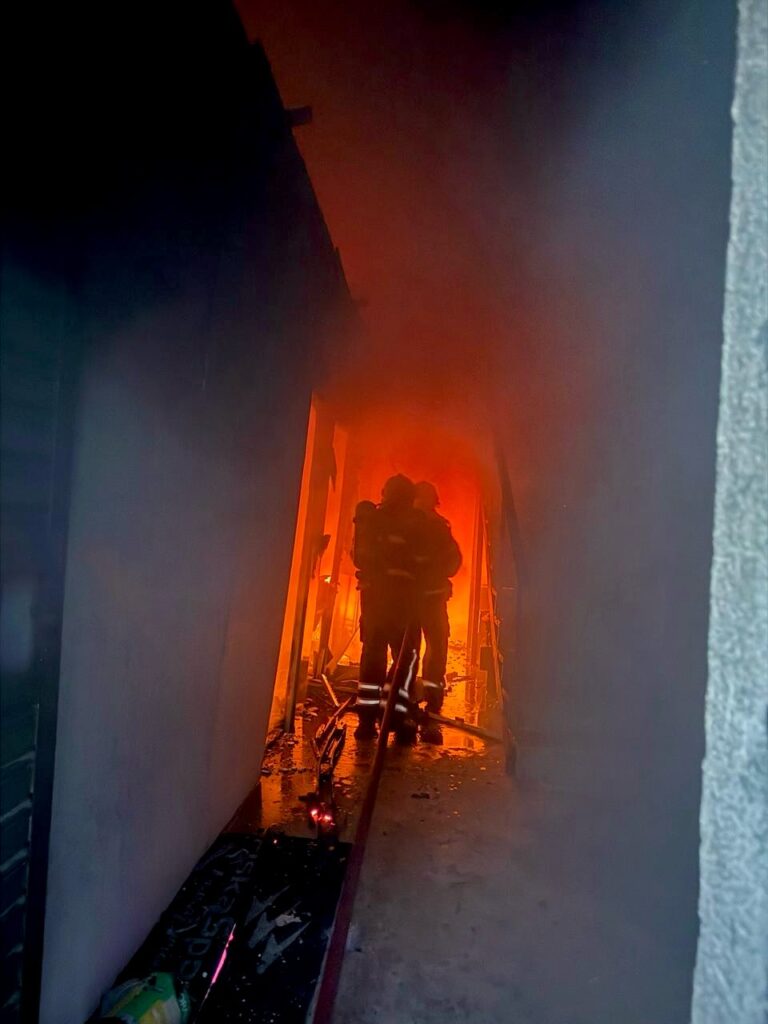 Incêndio atinge fábrica de uniformes em Arapiraca