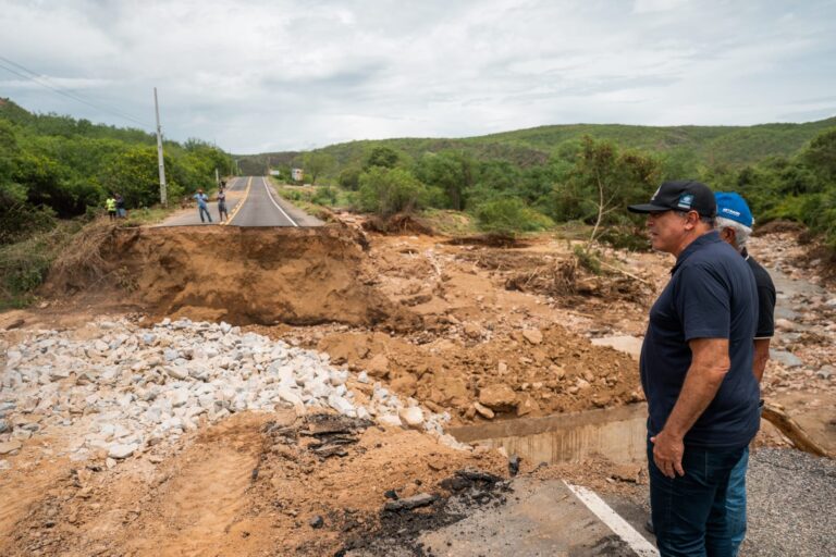 Piranhas: Força-tarefa trabalha para restabelecer fluxo no Centro Histórico e na AL-225 até sexta-feira