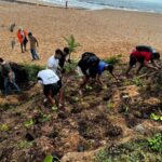 Autarquia faz mutirão de limpeza na foz do Riacho Jacarecica