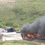 Departamento Estadual de Aviação é acionado para resgatar vítimas de acidente na BR-101, em Joaquim Gomes