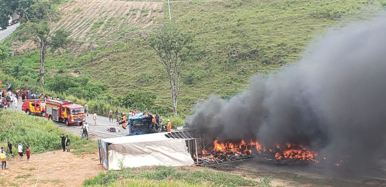Departamento Estadual de Aviação é acionado para resgatar vítimas de acidente na BR-101, em Joaquim Gomes