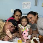 Criança sobrevivente de capotamento de ônibus com romeiros recebe alta do HGE