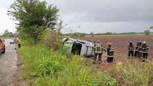 Capotamento deixa uma vítima fatal na AL-105, em Maceió