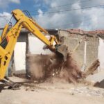 Sete imóveis com risco de colapso foram demolidos no bairro do Farol