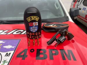 homem-e-flagrado-com-revolver-apos-abordagem-da-pm-al-no-clima-bom