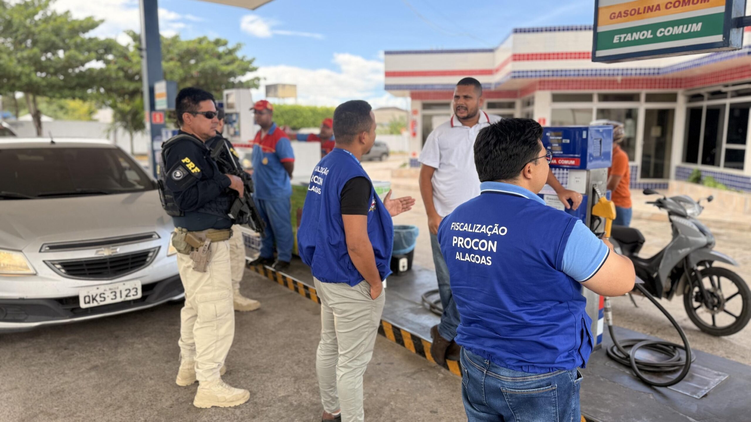 procon-alagoas-intensifica-operacoes-em-postos-de-combustiveis-com-apoio-da-prf