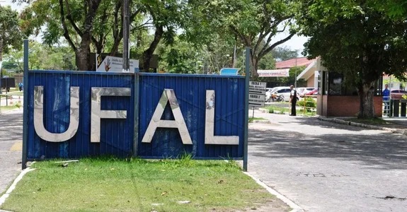 Ufal suspende aulas presenciais do curso de Direito após caso de meningite