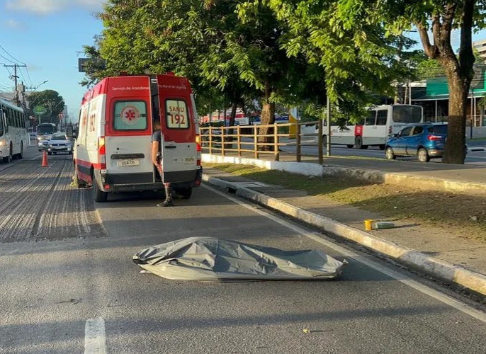 Motociclista morre após colisão na Fernandes Lima, em Maceió
