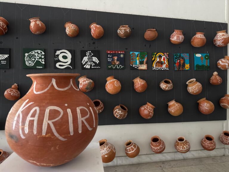 Museu Palácio, em Maceió, recebe exposição “Eu, Kariri-Xocó: barro, identidade e resistência”