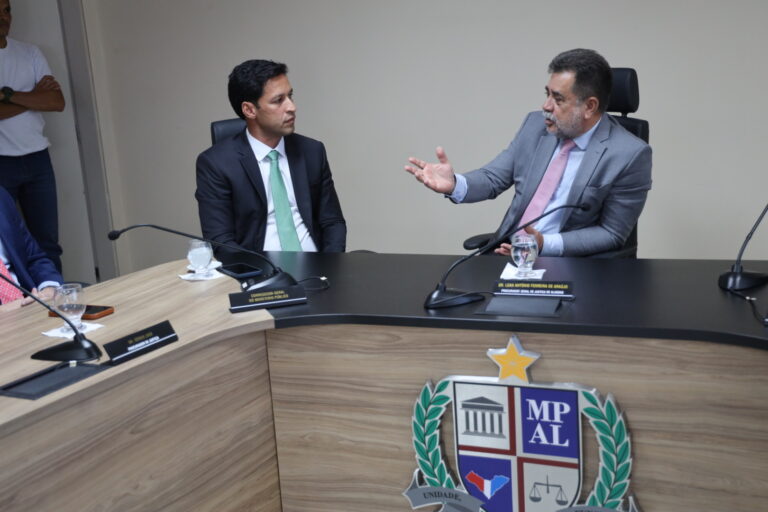 Procurador-geral de Justiça recebe prefeito Rodrigo Cunha e reforça diálogo institucional