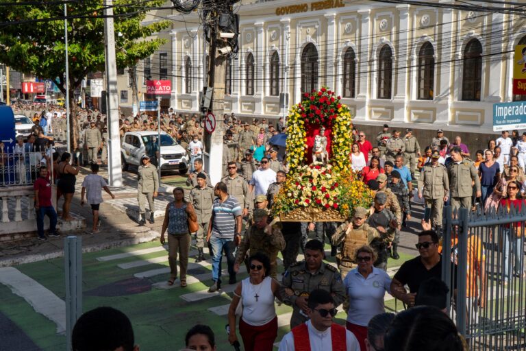 Polícia Militar promove procissão e missa em homenagem a São Jorge em Maceió
