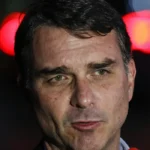 Flávio Bolsonaro admite cobrança a Vorcaro