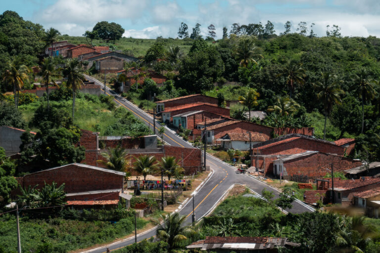 Governo de Alagoas entrega oito quilômetros de ruas pavimentadas em Coqueiro Seco