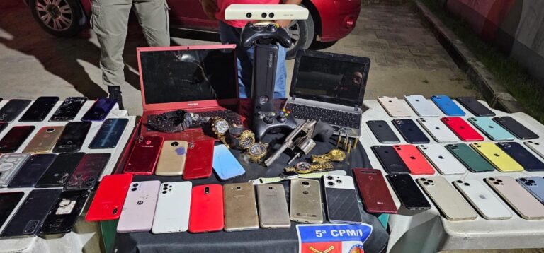 Homem é preso com 65 celulares, arma de fogo e eletrônicos em Maceió