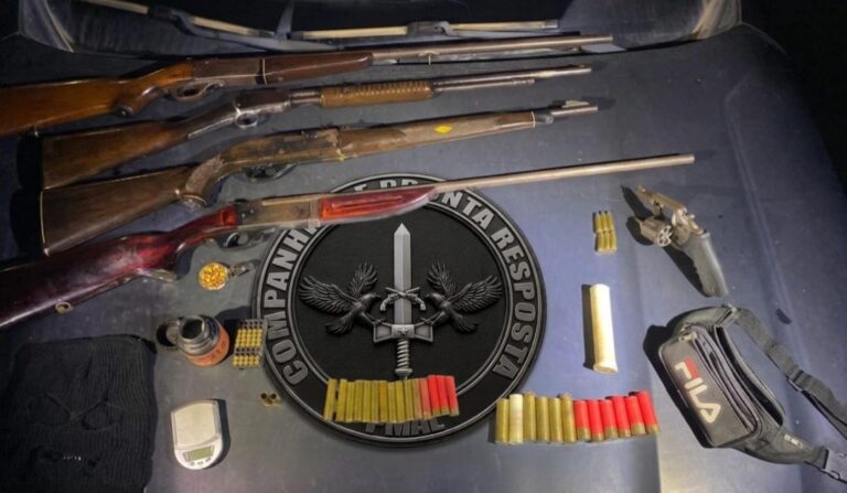 Homem é preso com arsenal de espingardas em Japaratinga