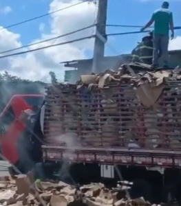 Caminhão tem princípio de incêndio no Tabuleiro do Martins