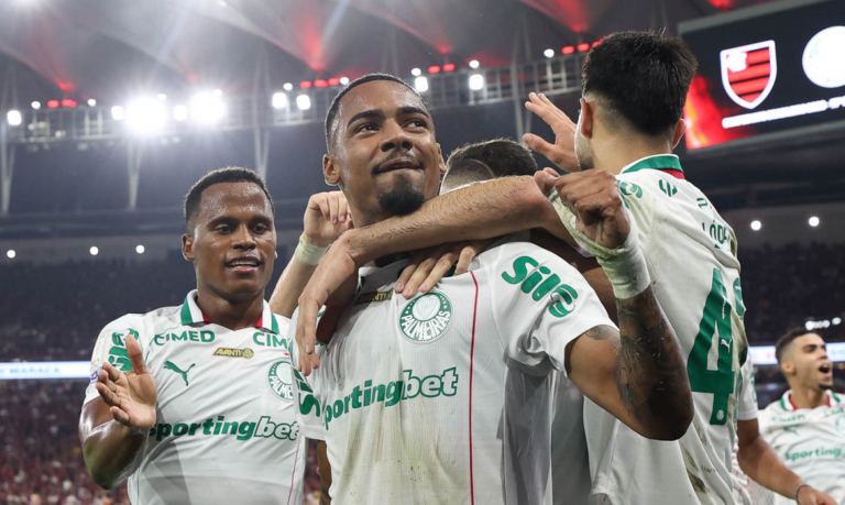 Palmeiras vence Flamengo e amplia vantagem na liderança do Brasileiro