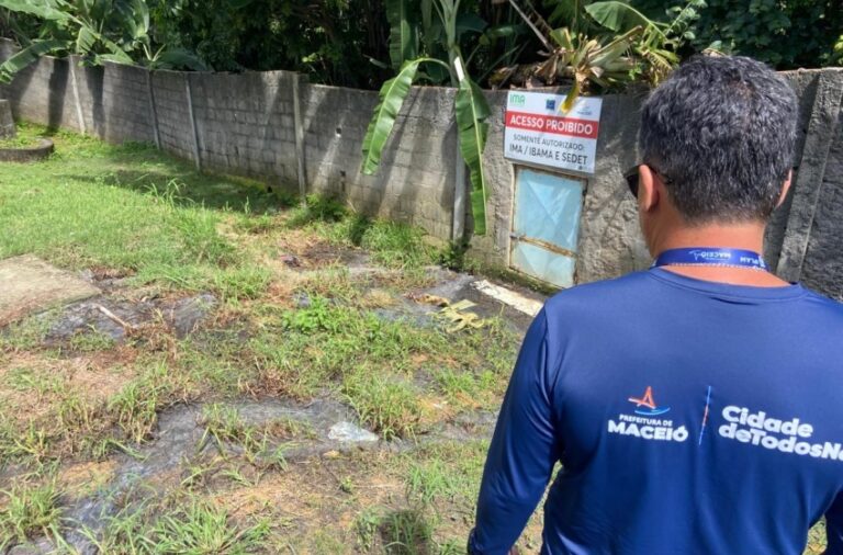 Fiscalização flagra lançamento de esgoto em riacho no Jardim Petrópolis
