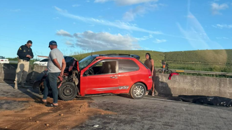 Motorista morre após colisão entre carro e carreta em Novo Lino