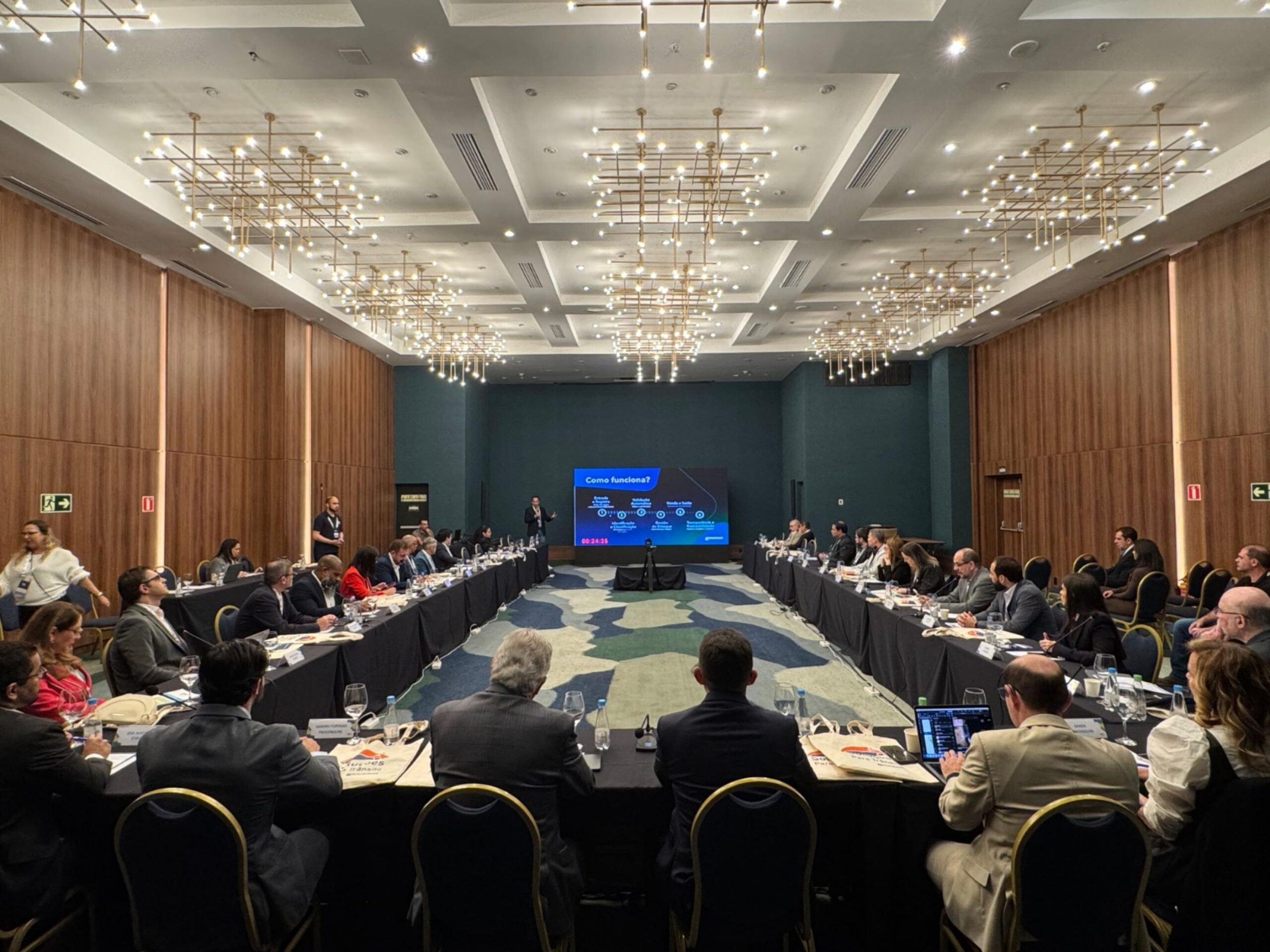 alagoas-apresenta-sistema-com-inteligencia-artificial-que-reduz-tempo-de-analise-contratual-de-45-para-3-minutos