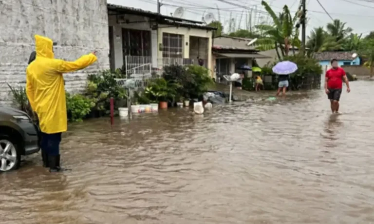 Chuvas em Pernambuco causam deslocamento de mais de 9 mil pessoas 